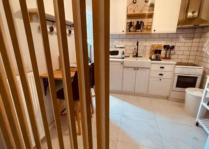 Cozy Living White Tower *
