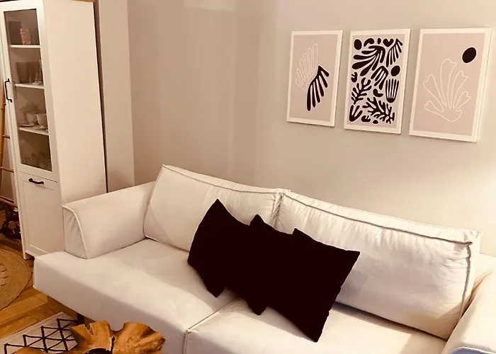 Cozy Living White Tower